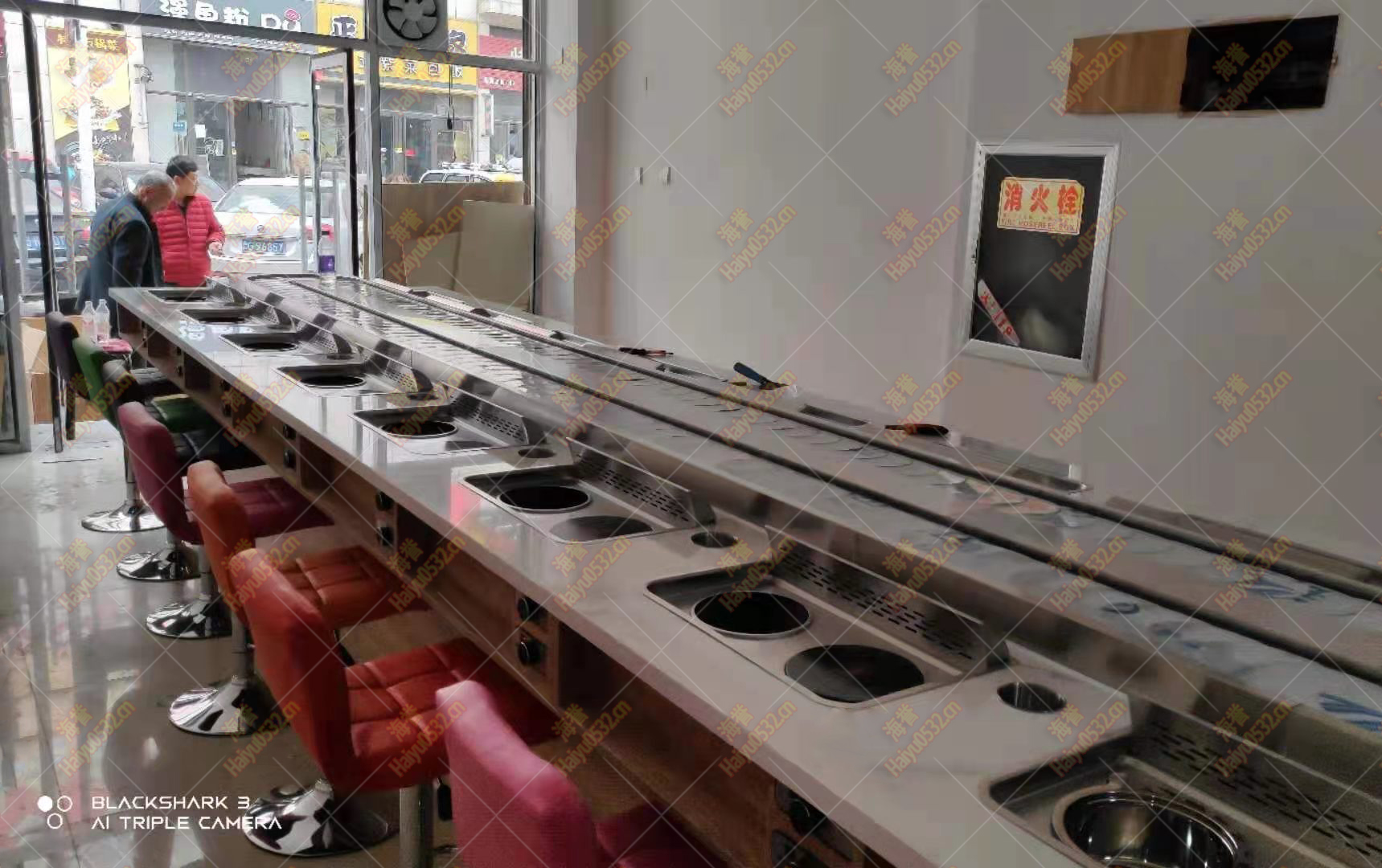 美食城直线无烟涮烤旋转小火锅设备完工